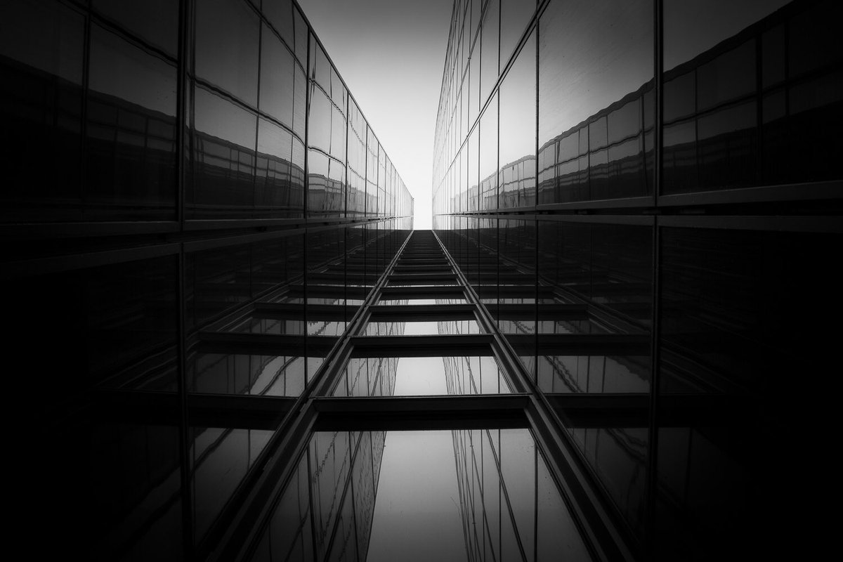 DEM57557279's tweet photo. SO LET ME TAKE YOU SKY HIGH 
#(DEM) #deminbrackets #parenthesedemparenthese 

#architecture #facade #blackandwhitephotography #blackandwhite #dusseldorf #Deutschland #tower https://t.co/svLEV9CDCG