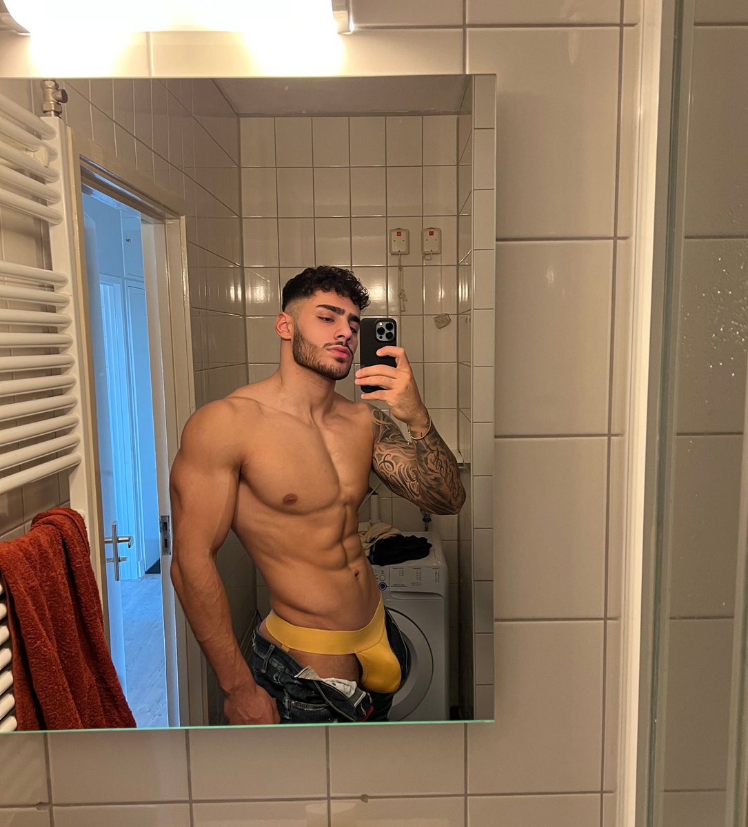 FitNarad on Twitter: "Always a fight to get in these Jeans 😜"