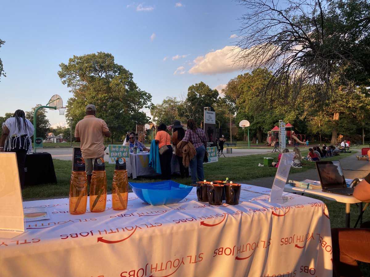 StlYouthJobs's tweet photo. A beautiful night for Shakespeare in the park! Thanks to @STLShakesFest for inviting us to table at Tuesday's performance of "A Midsummer Night's Dream" at Ivory Perry Park. We had a great time!! 

#stlshakesfest #stlyouthjobs #freeperformance #artinthepark #summer https://t.co/KQ8IA4tBqS