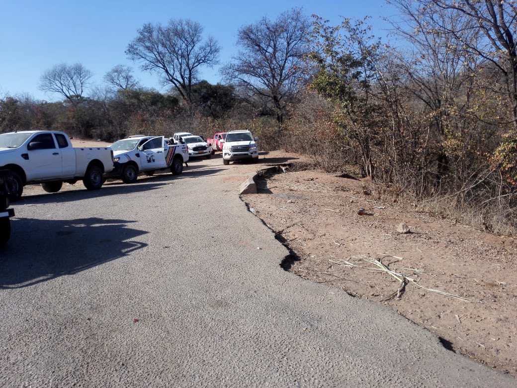 advocatemahere's tweet photo. 🟡These @ZANUPF_Official cars launched a high speed chase against President @nelsonchamisa’s convoy. The thugs were armed &amp; stoned our vehicles. They’re running scared but we haven’t even started yet! This is the pre-game warm up &amp; they’re already sweating! #FakaPressure https://t.co/NEuMRjCo1Z