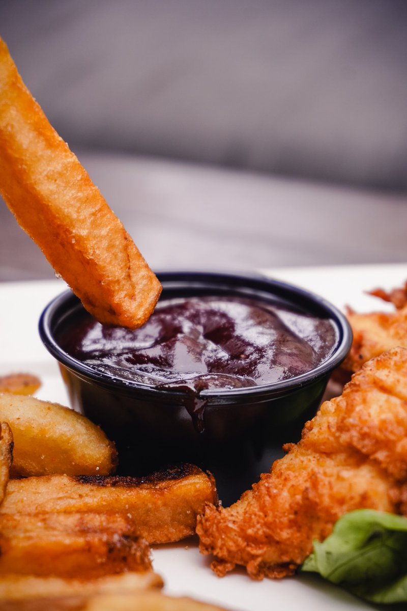 GabbysToronto's tweet photo. We bet you can’t just eat one 🍟 https://t.co/PkNmJW3wMW