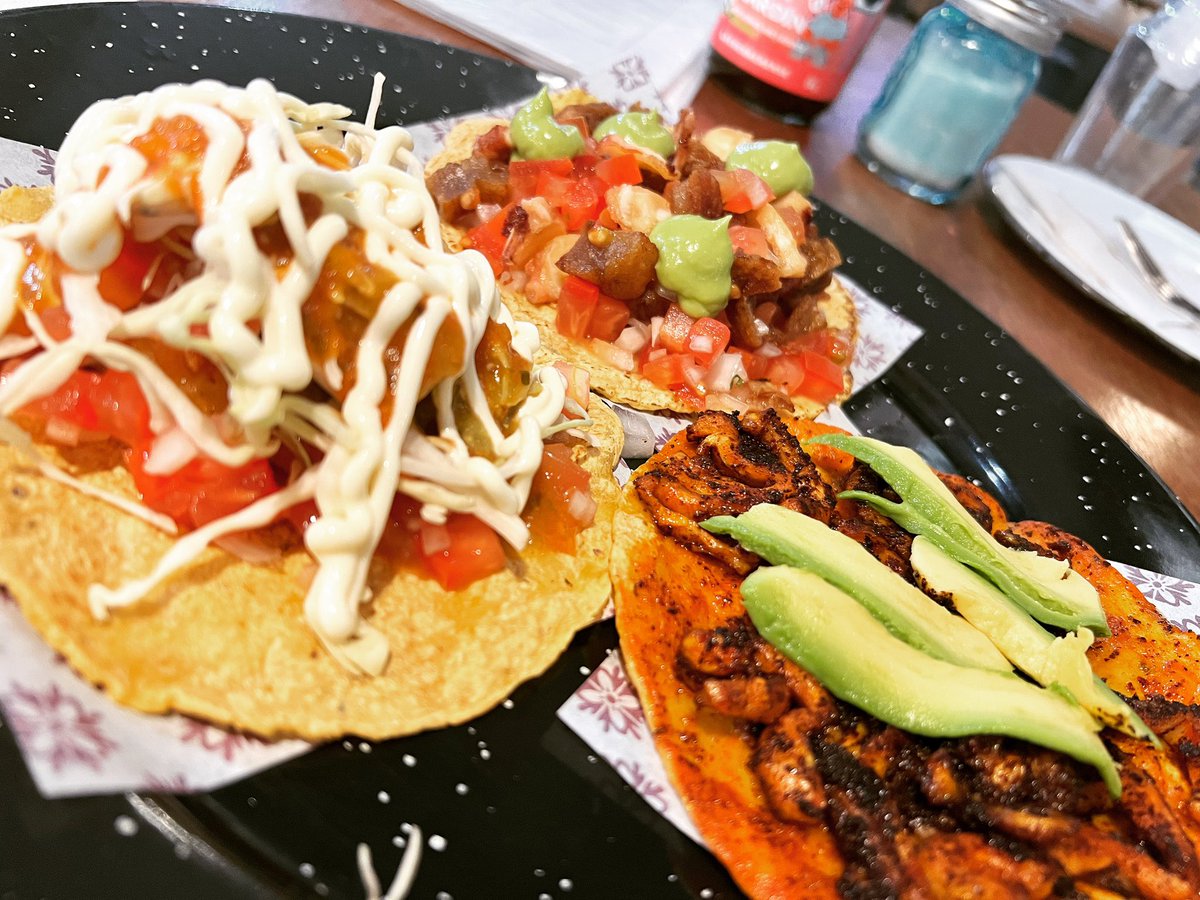 michaelpcmaster's tweet photo. Voy mejorando con la comida Mexicana??
Taquitos de marisco!!
Nos vemos mañana en #gamergy CDMX!!!
#amdgameon https://t.co/38TVetcwBY
