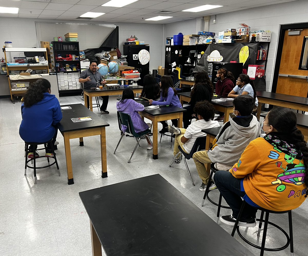 esilva117's tweet photo. Observed our 4th and 5th grade science teachers conducting labs! I heard such amazing conversation and vocabulary from our scholars! #instructionalcoachlife 🎉@ROOSEVELTELEMS @ScienceJessicaF @EISDofSA @CliffordsClass https://t.co/m7tKiadhXq