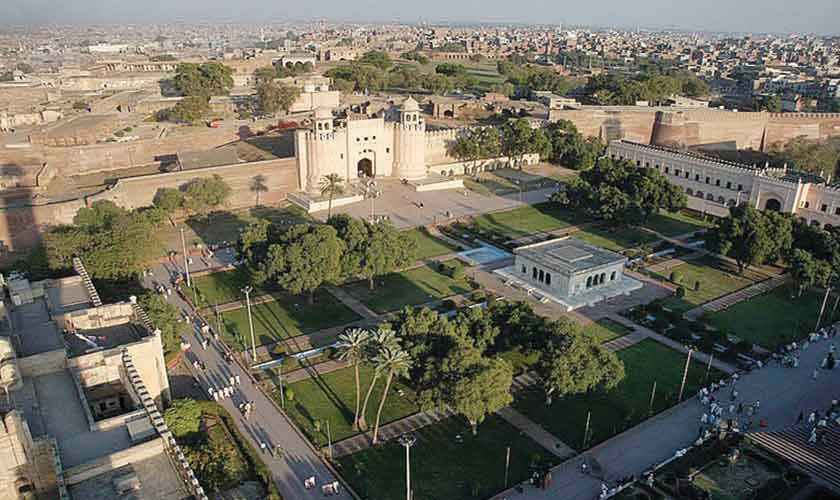 ColumbiaSIPA's tweet photo. 'The city of storytellers, poets and book shops' — art critic (and diplomat) @suljuk Tarar MIA '06 wrote this evocative piece about the experience of living in Lahore, Pakistan: @TheNewsonSunday https://t.co/dO431RGnvl https://t.co/txzsipnbcx