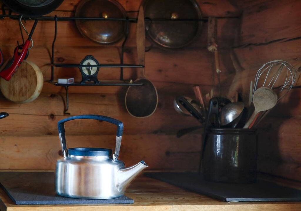 kaffebox's tweet photo. Welcome Fall 🍁⁠
⁠
⁠
#tias #tiaskettle #ostableware #kokekaffe #slowdown #stovetopcoffee #steepedcoffee #cowboycoffee #nordicroast #campfirecoffee #scandinavianstyle ⁠
#brewon #i❤️nordicroast #KaffeBox https://t.co/pET9o7Jp6j https://t.co/Bhq114jCYE