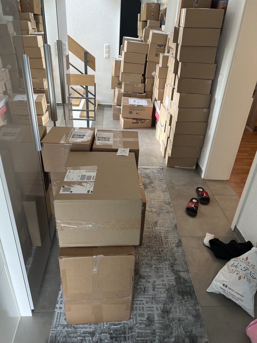 turkeysoles's tweet photo. I hope my 13 year old cousin can manage the upcoming ups pickup while I'm on vacation https://t.co/w6baMCGs3d