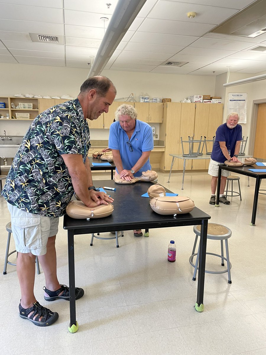 MIacoi's tweet photo. Transportation staff rocked it today- CPR, emergencies and epi pen - #WPS #everyonecanhelp https://t.co/uaY94epWXE