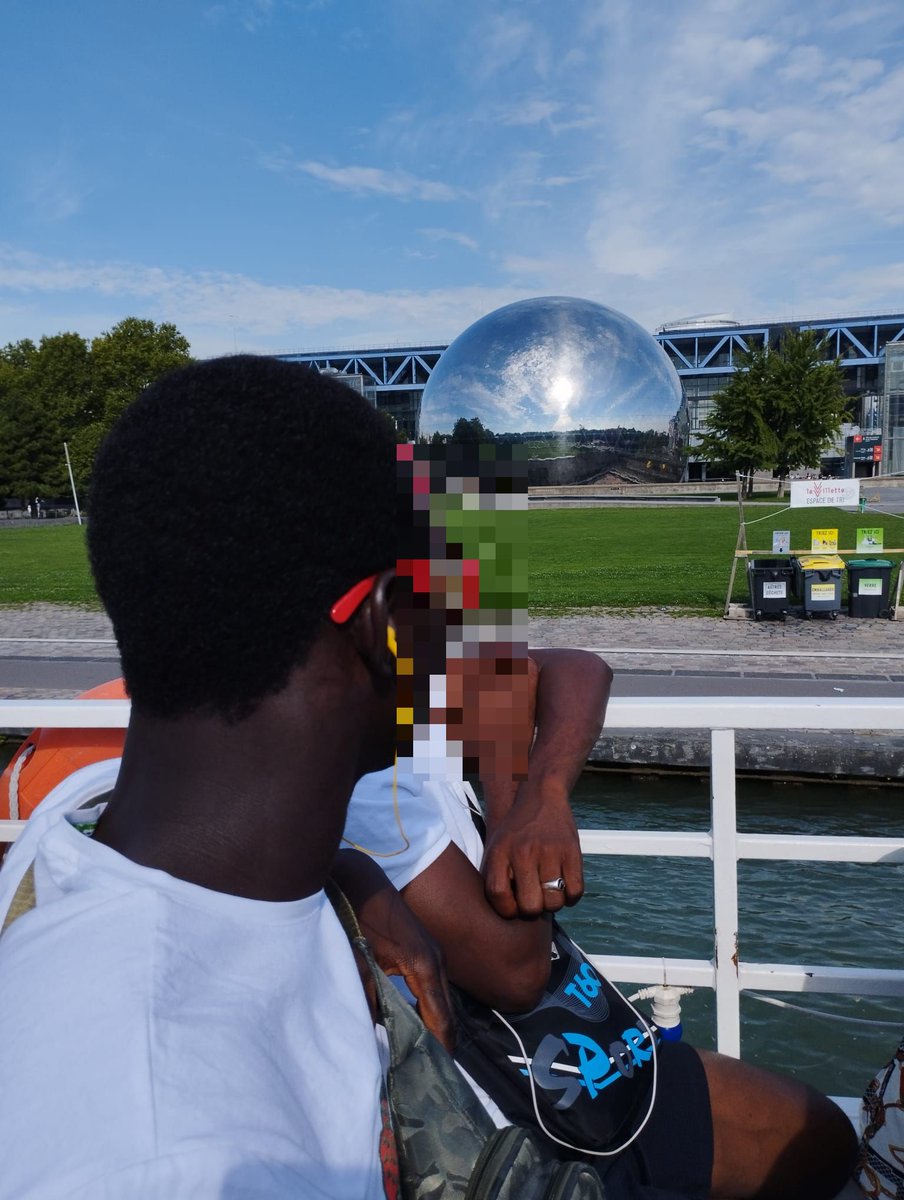 Une sortie avec les jeunes exilé·es pour découvrir le Canal de l'Ourcq avec Seine-Saint-Denis Tourisme @CDT93. Un paisible voyage entre Paris et Bondy avant un pique-nique au Parc de la Villette.   

Des sorties organisées avec le soutien de Solidarité Laïque <a href="/SolidLaique/">Solidarité Laïque</a>