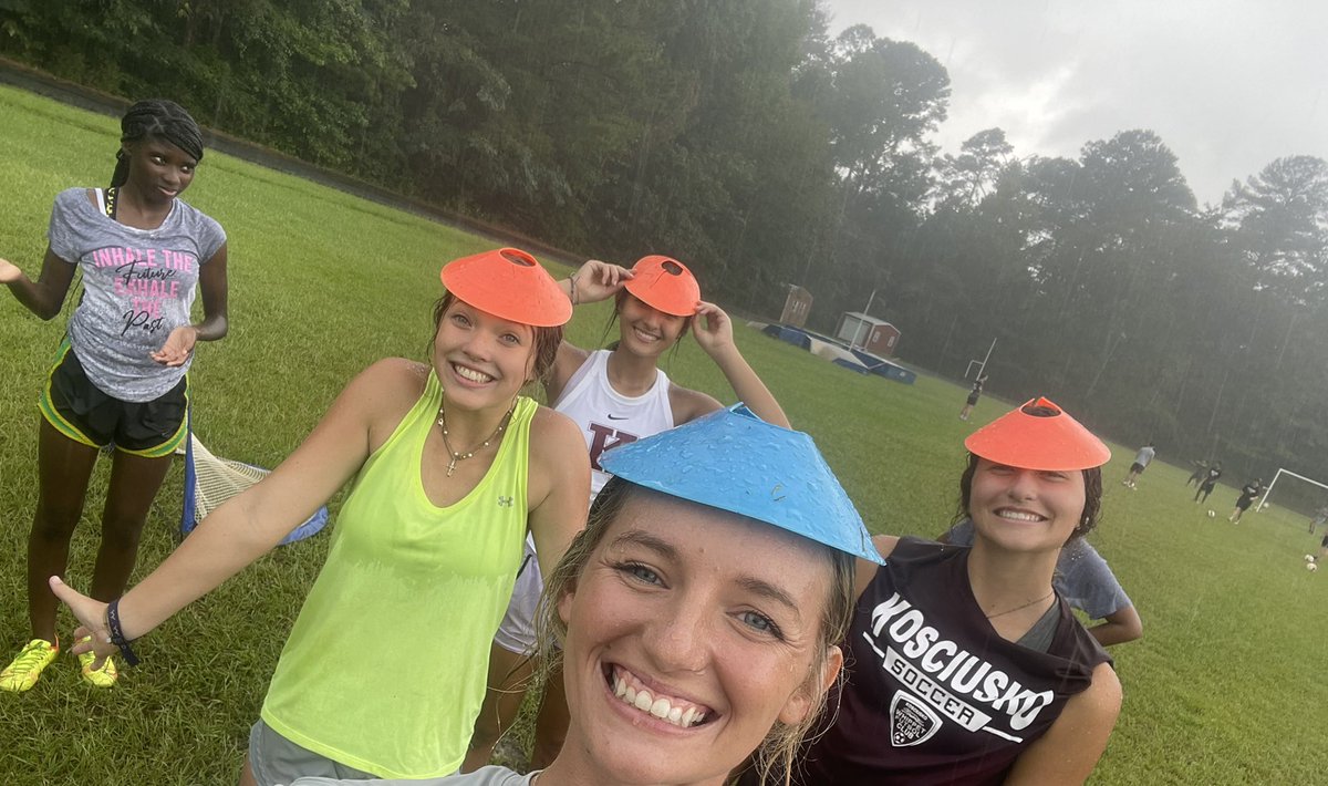 avery_rose_11's tweet photo. rain or shine https://t.co/NuAjNovCZj
