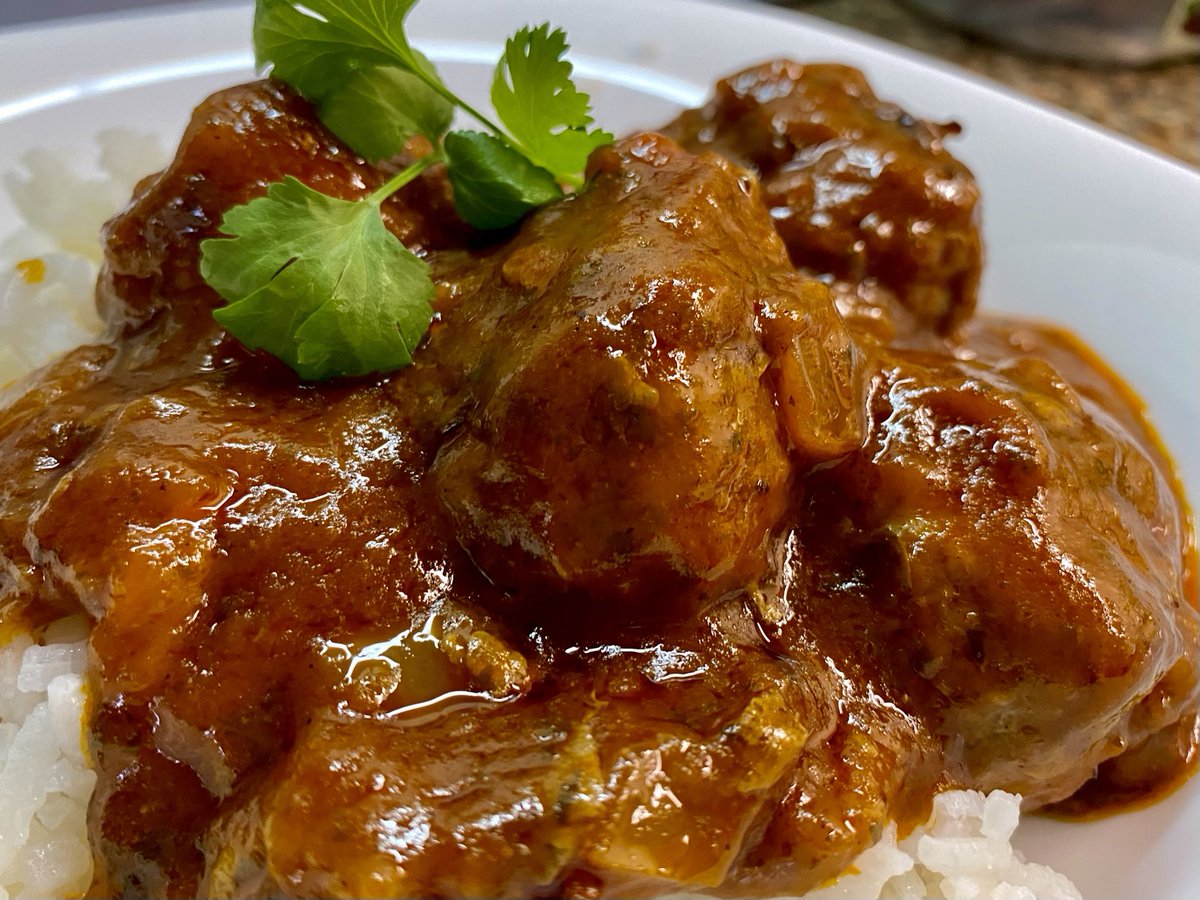 TheCat_Max's tweet photo. Meatballs in a Moroccan sauce for dinner tonight enjoyed with ⁦@Averyslondon⁩ https://t.co/1NW6CRYY93