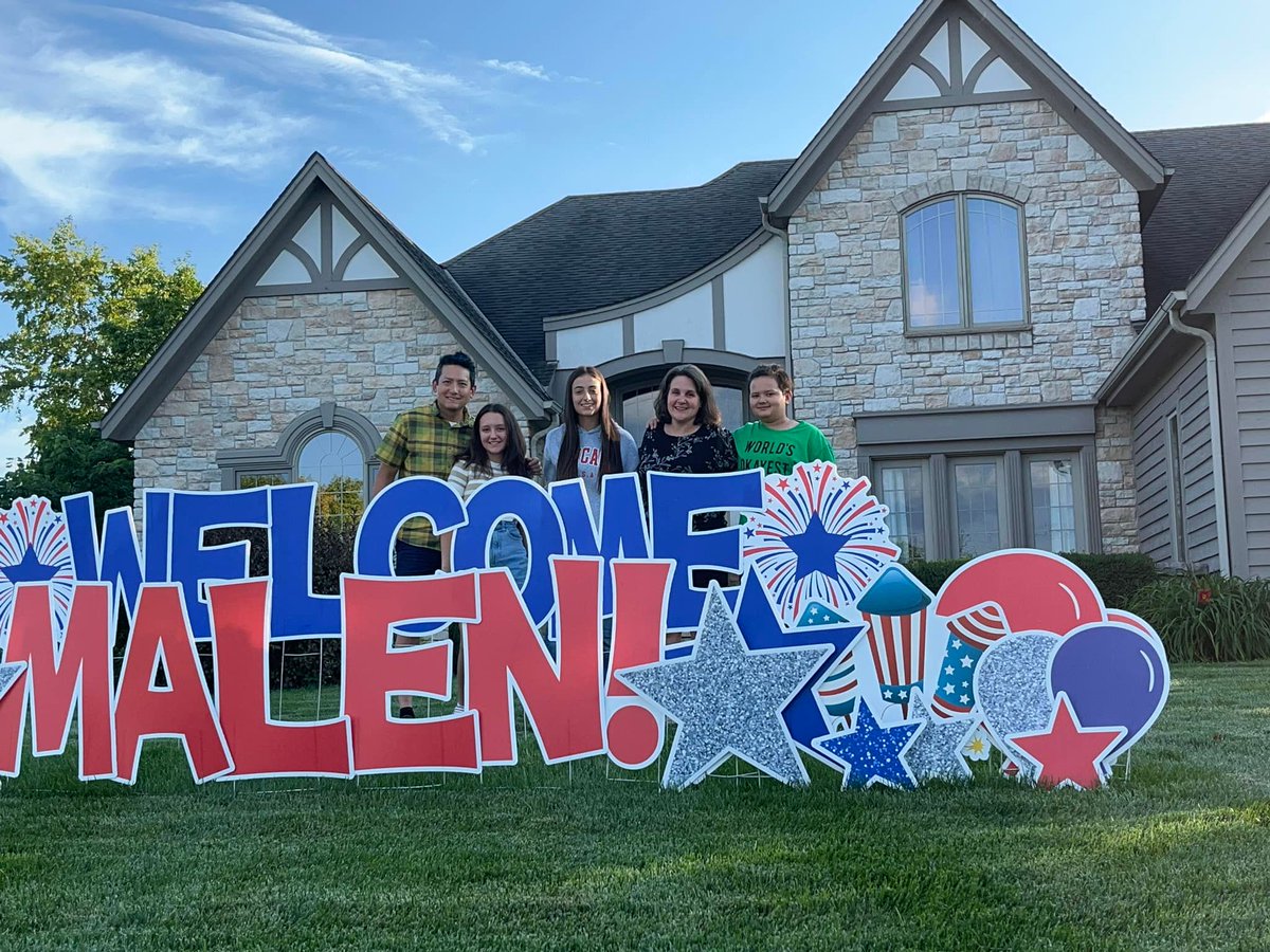 cieehsusa's tweet photo. More student arrivals! Drop your favorite emoji below to welcome our newest students! 🧞‍♀️🎒🦠
#WelcometoAmerica #ExchangeStudent #HelloCIEE2022 #CIEEHSUSA https://t.co/nUe2j6mx3T