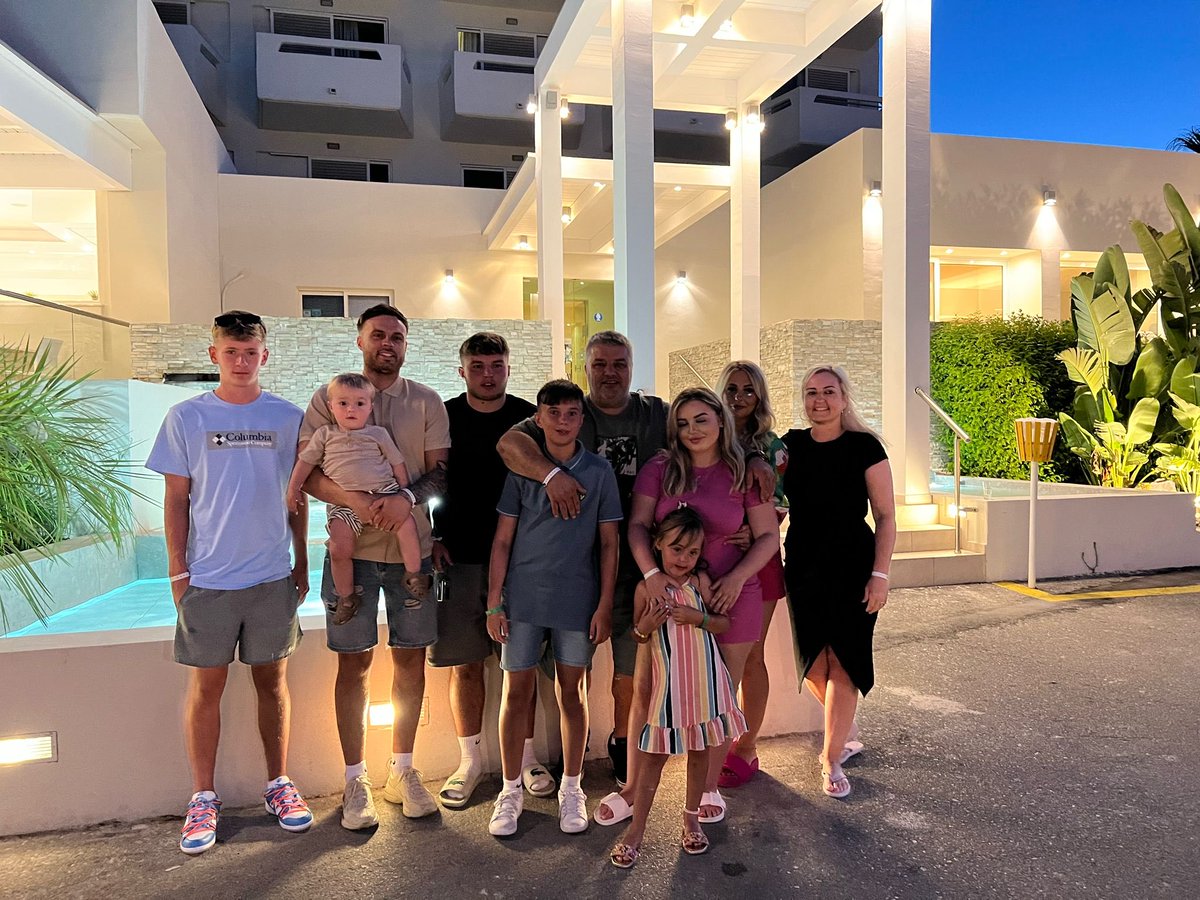 UPO52's tweet photo. My Gang #family https://t.co/98AgupDcGI