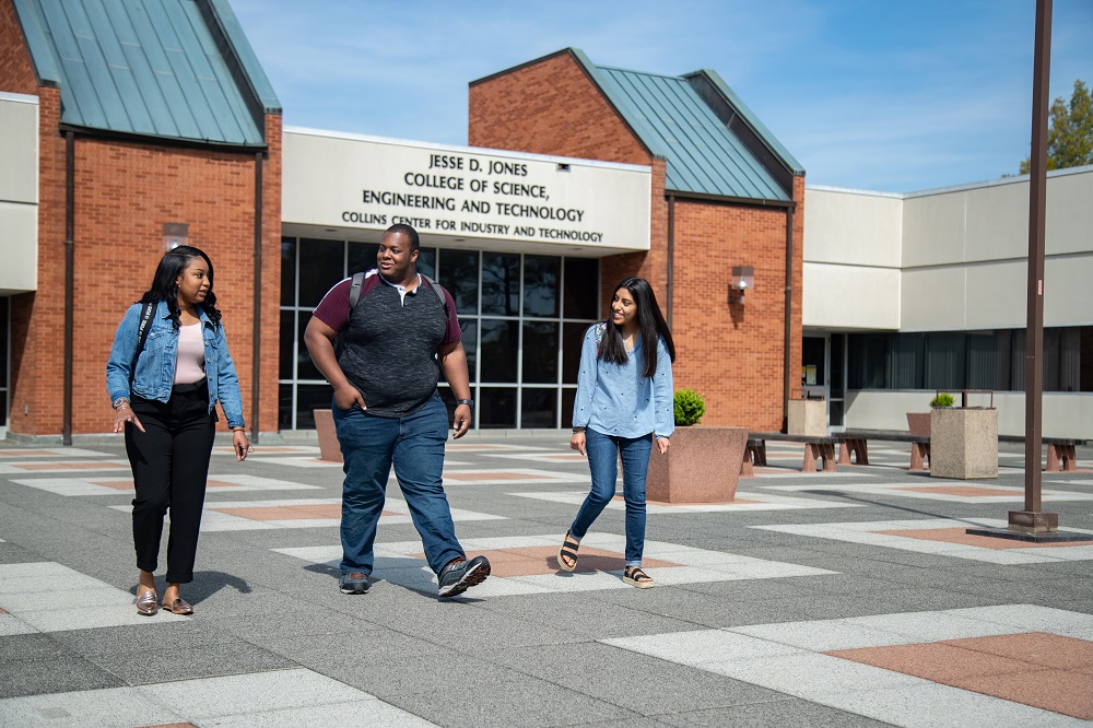 PresEmeritusMSU's tweet photo. Our Career Services team is committed to helping you land the internship or post-graduation career of your dreams. Learn more at https://t.co/5urXfslZYp. https://t.co/CTF1feRZ0C