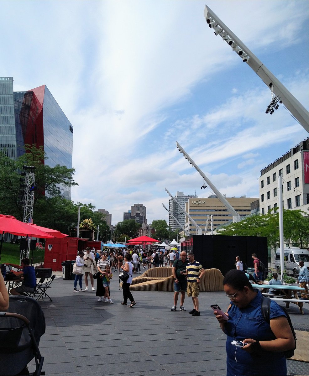 DLVisionMode's tweet photo. Belle ambiance déjà sur le site du @festmodedesign #fmd22 #Montreal https://t.co/Ho1smvdGpr
