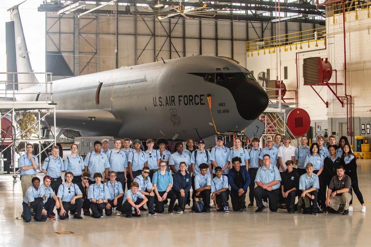 JosephGates_ECC's tweet photo. Eastland Career Center Aviation students were fortunate to spend time at @RickIntlAirport touring the Army National Guard Base, home to the 121st Air Refueling Wing.  #YourFutureOurFocus https://t.co/iHnHDHJpsg