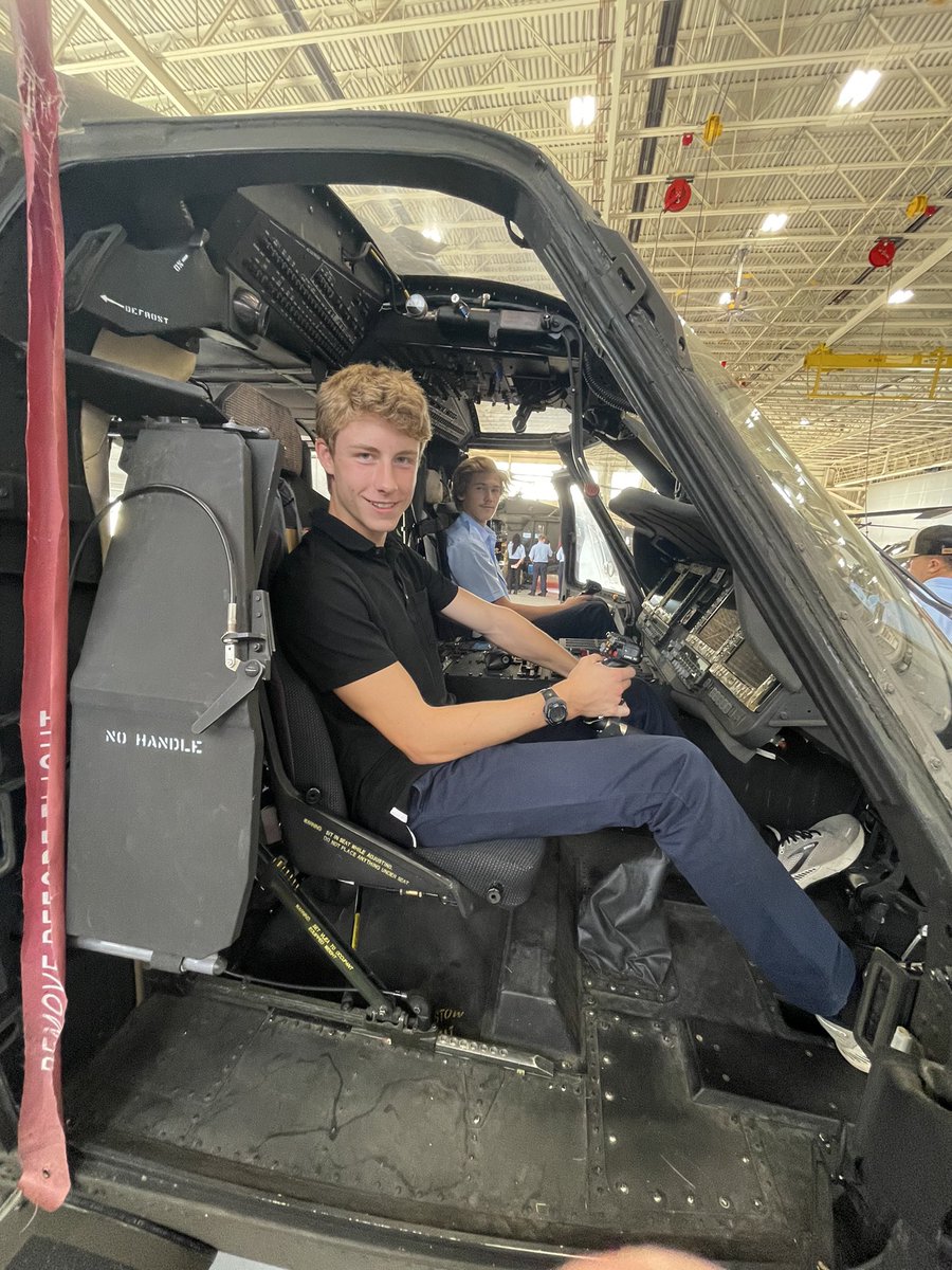 JosephGates_ECC's tweet photo. Eastland Career Center Aviation students were fortunate to spend time at @RickIntlAirport touring the Army National Guard Base, home to the 121st Air Refueling Wing.  #YourFutureOurFocus https://t.co/iHnHDHJpsg