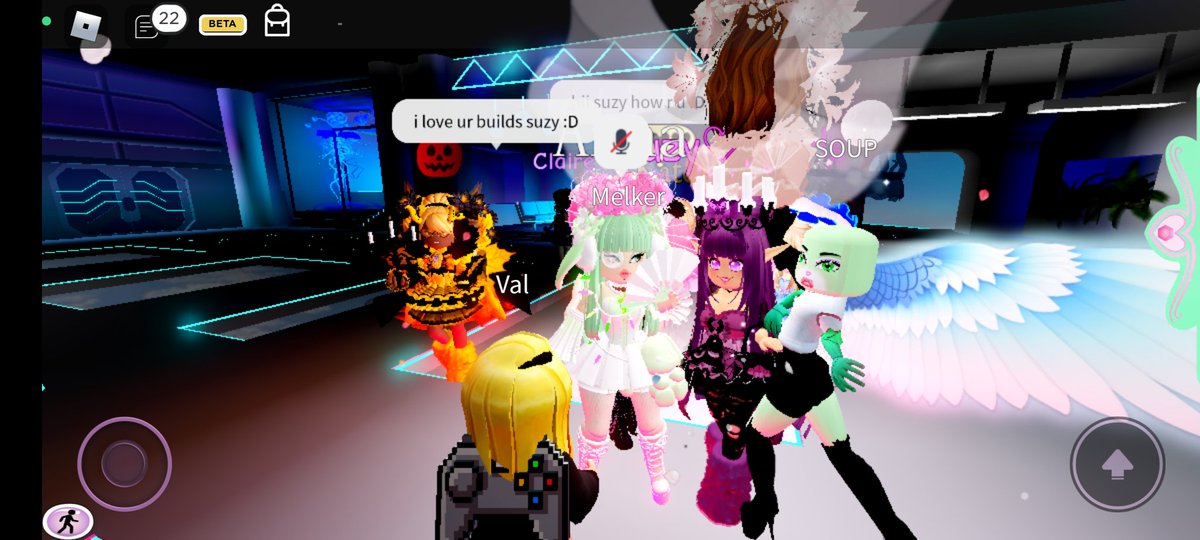 With <a href="/suzy_builds/">Apple</a> 🫶🏻 #royalhigh #Mm2trades