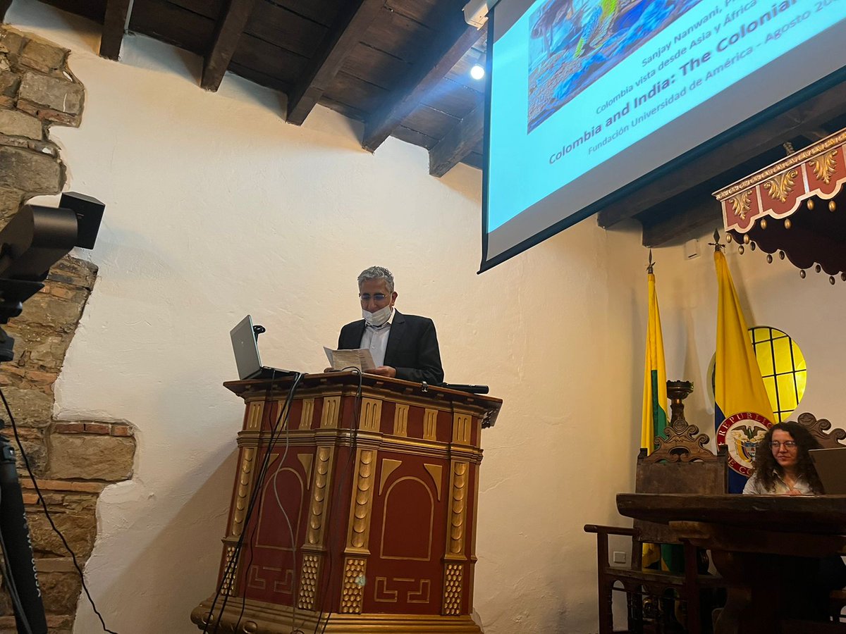 TatianaGelvezR's tweet photo. Hoy tuvimos nuestro primer Diálogos ALADAA presencial con un lleno total de estudiantes de la @Uni_America que nos acogió para que personas de Asia y África nos contaran su perspectiva de Colombia.
Agradecimientos a @LuzRoCorredor por una gestión impecable
#dialogosaladaa https://t.co/GUgV01Az1d