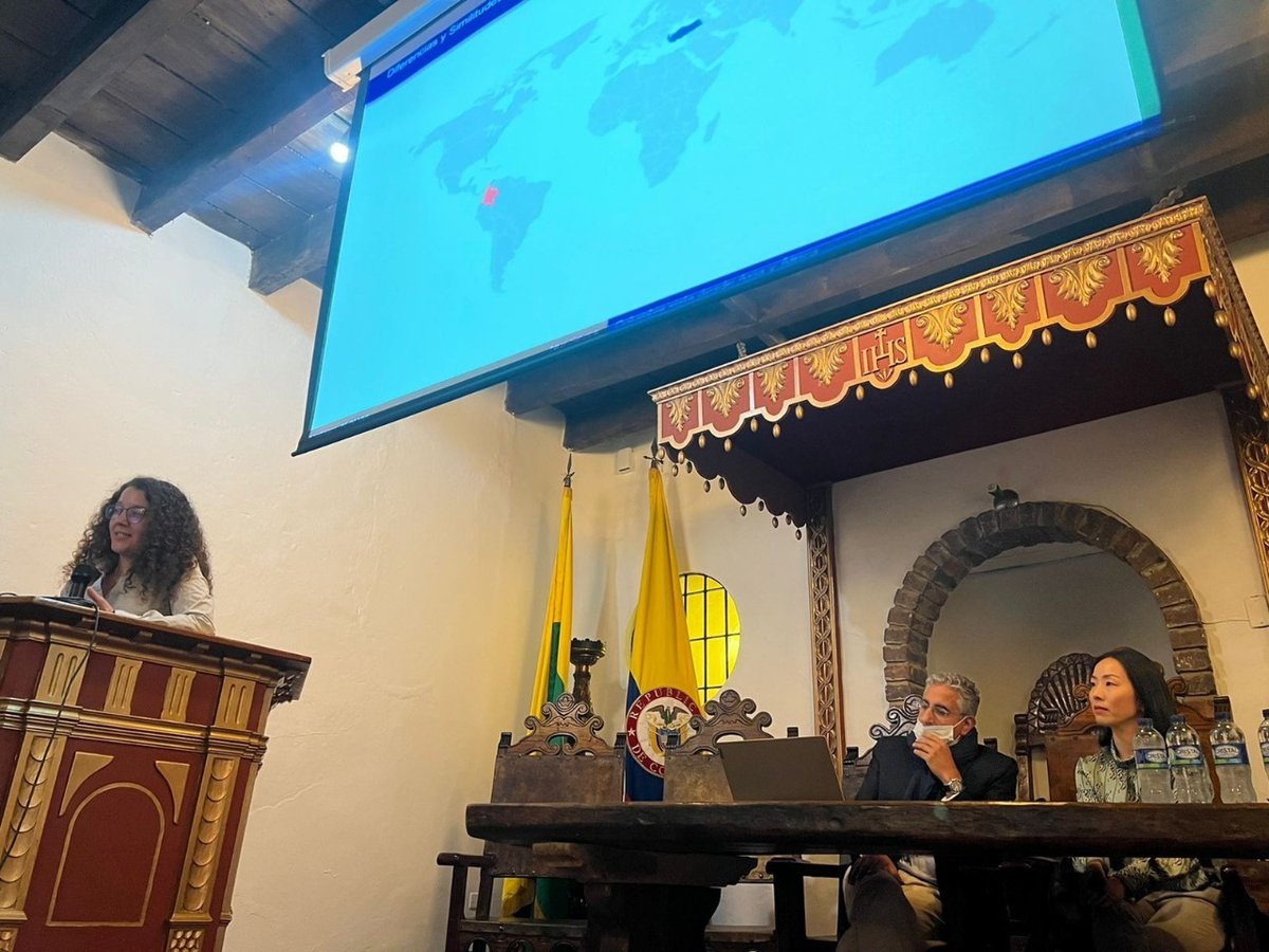 TatianaGelvezR's tweet photo. Hoy tuvimos nuestro primer Diálogos ALADAA presencial con un lleno total de estudiantes de la @Uni_America que nos acogió para que personas de Asia y África nos contaran su perspectiva de Colombia.
Agradecimientos a @LuzRoCorredor por una gestión impecable
#dialogosaladaa https://t.co/GUgV01Az1d