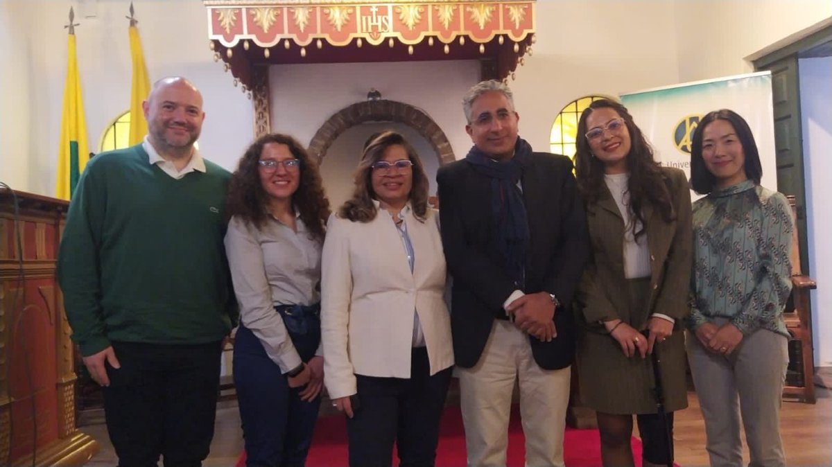 TatianaGelvezR's tweet photo. Hoy tuvimos nuestro primer Diálogos ALADAA presencial con un lleno total de estudiantes de la @Uni_America que nos acogió para que personas de Asia y África nos contaran su perspectiva de Colombia.
Agradecimientos a @LuzRoCorredor por una gestión impecable
#dialogosaladaa https://t.co/GUgV01Az1d