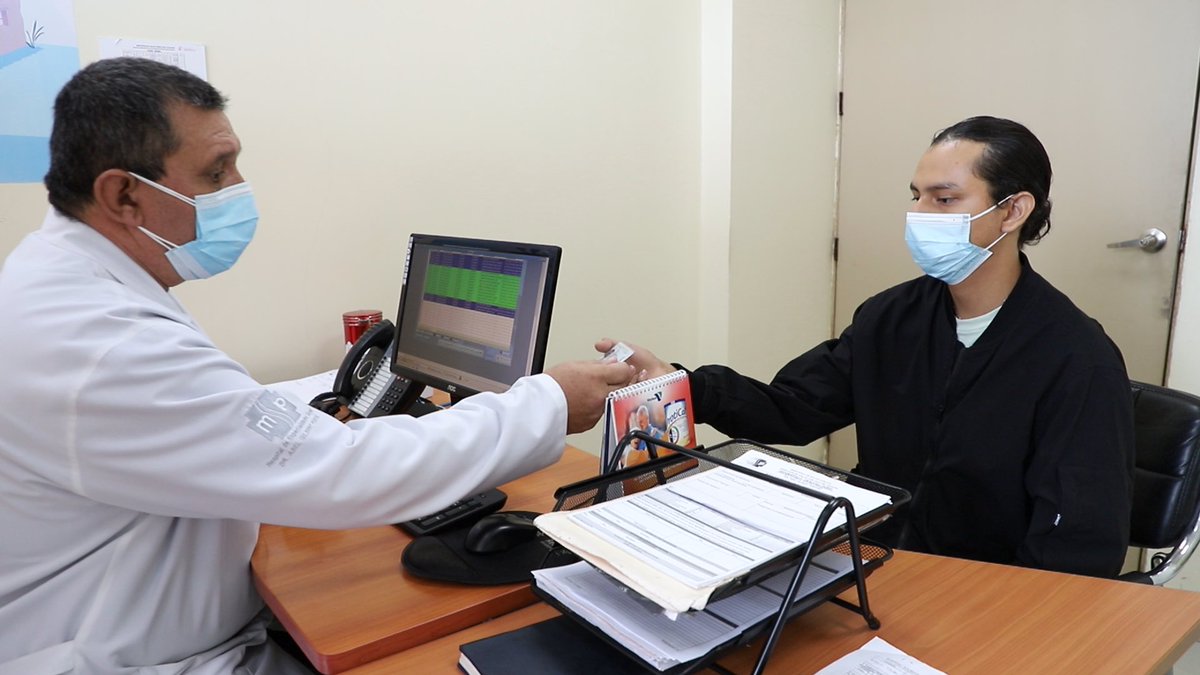 HGuayaquil's tweet photo. #JuntosPorLaSalud | Leonardo C. paciente del servicio de Hematología, se realizará trasplante de Médula Ósea en España 🇪🇸, luego de evaluaciones, tratamientos y gestiones del equipo multidisciplinario del @HGuayaquil. 

Conoce más detalles en el siguiente #BoletínDePrensa 🔽 https://t.co/xM6dnIWLBQ