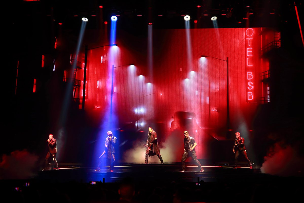 RogersArena's tweet photo. Ain't nothin' but a heartache for the @backstreetboys! ๐
#BSBVC | #DNAWorldTour2022 https://t.co/v4eb4BNORs