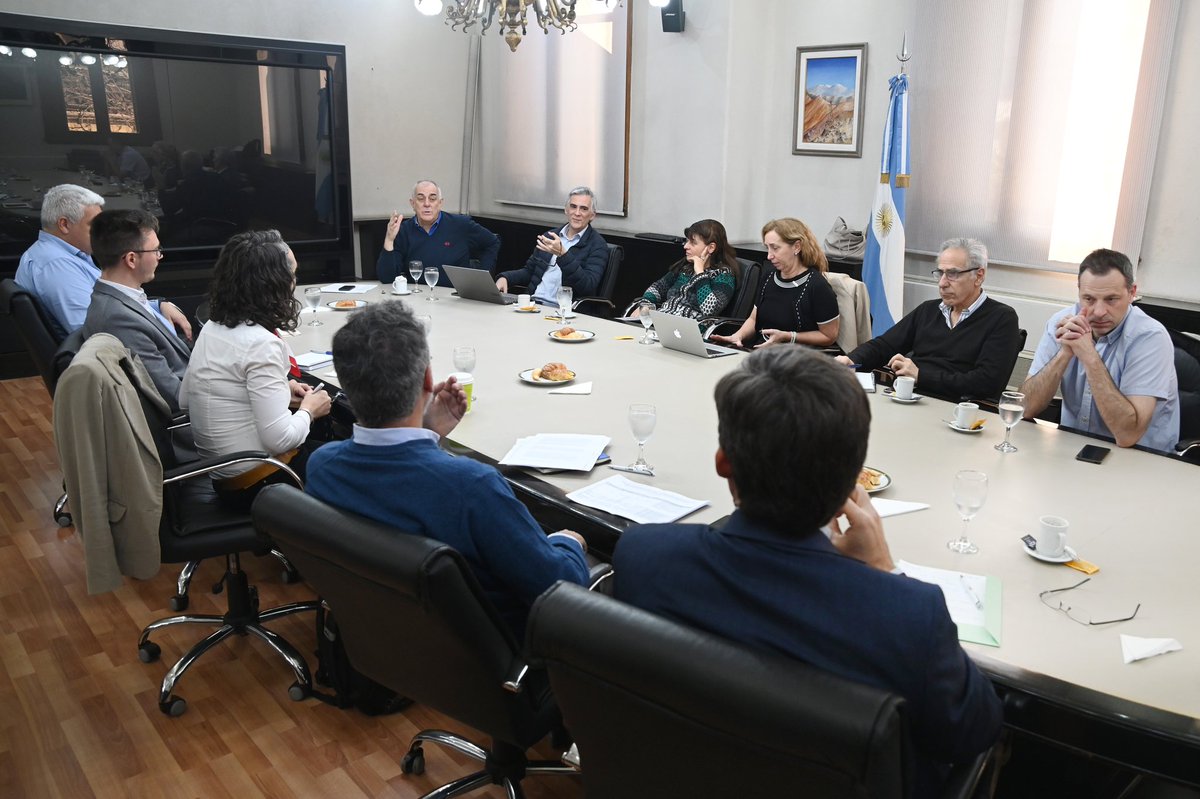 delfob's tweet photo. #BuenJueves

Hoy desde la #SubseAgricultura recibimos a la experta e investigadora argentina Dra. Eliana Munarriz para analizar conjuntamente los documentos científicos que serán evaluados en la próxima reunión del Comité de Expertos (CRC) del Convenio de Rotterdam. https://t.co/J5scfMNuDA