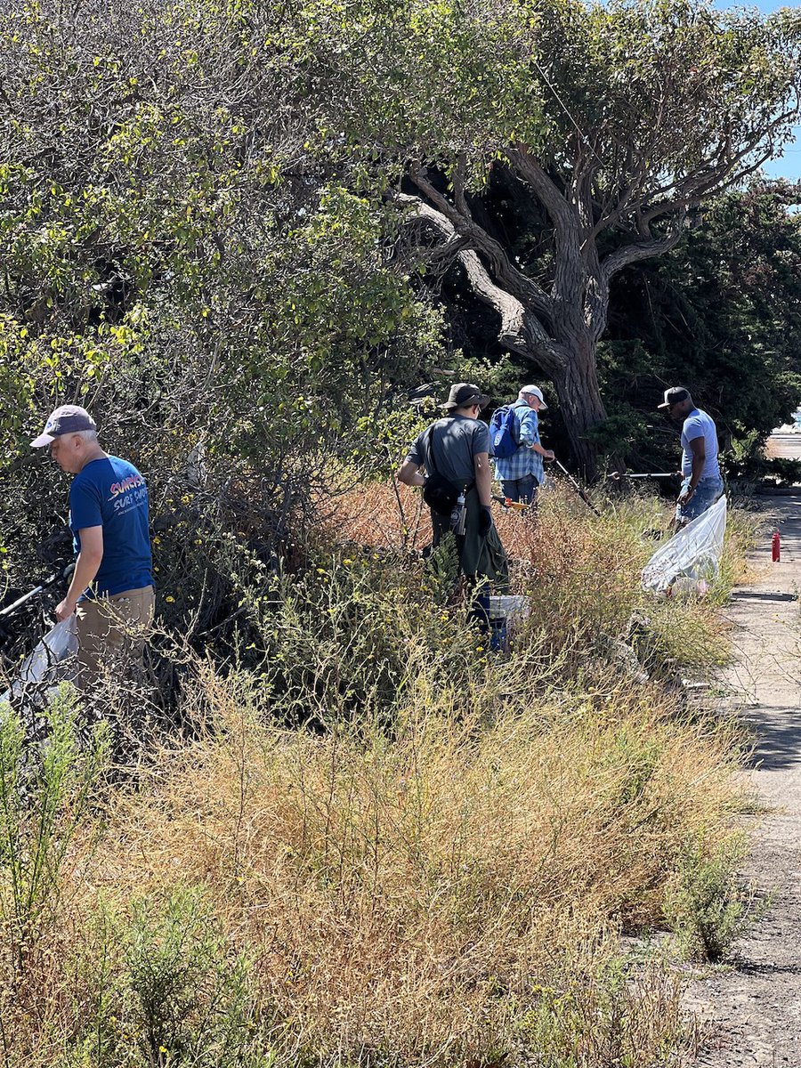 calparks's tweet photo. Success! We had a great workday at #CandlestickPoint State Recreation Area last Saturday. With the help of 26 incredible volunteers to clean up the park, we filled twenty-six 50-gallon garbage bags worth of trash! 😎 https://t.co/ejll84kDo0