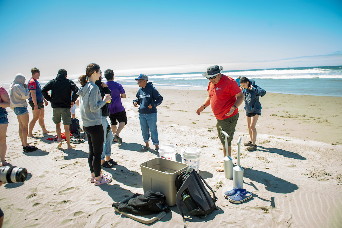 iFOCUS (interdisciplinary First-year Orientation Camp for Undergraduate Students) is a pre-orientation week where incoming students are immersed in science & math. From mini-research projects to camping on the coast, connecting was the focus! More 📸 bit.ly/3Tk1gOv