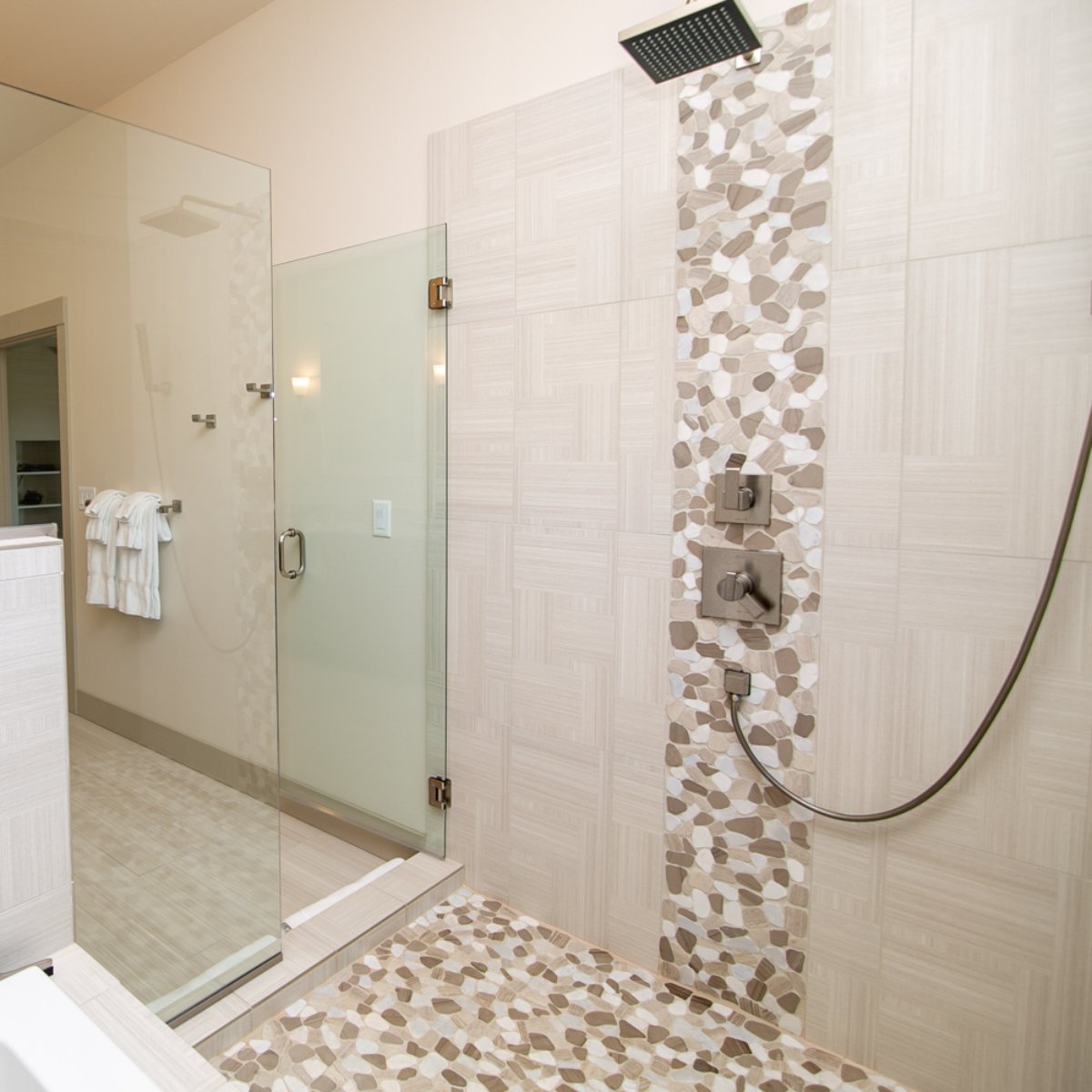 vineyardviewinn's tweet photo. After a long day of sightseeing in Newberg, our fully equipped showers will help get you ready for bed in no time. https://t.co/3jvo5gw0fu