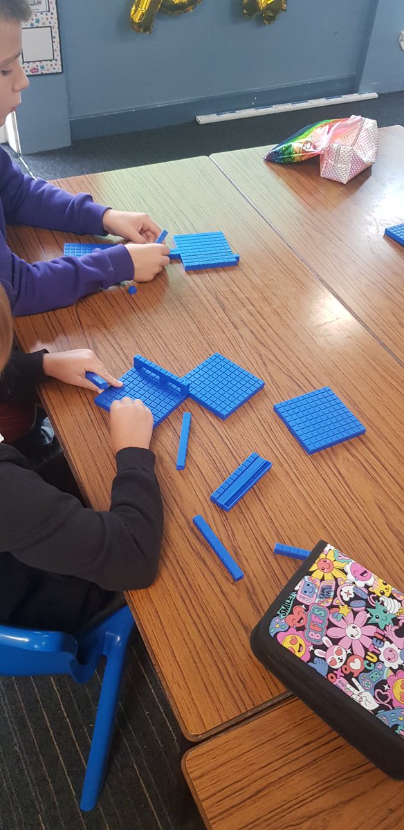 Darnley_Primary's tweet photo. Primary 4a had lots of fun working with Dienes materials! Their challenge was to create a robot with a certain value. 💜💚 @glasgowcounts https://t.co/OK4SvR0oBL