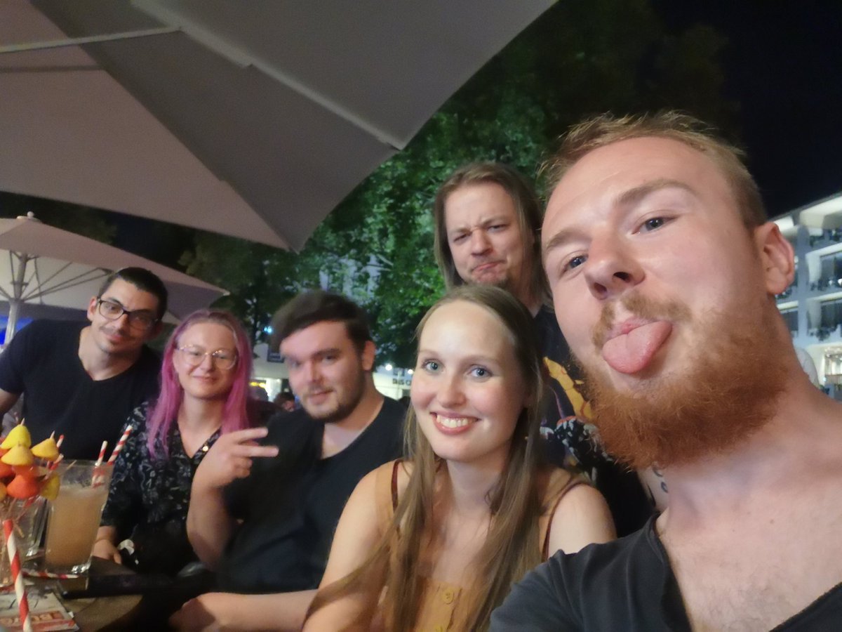 Rotlichtfury's tweet image. Beschreibe den abend mit @FranneKanef @cl3ymore @l_in_a_box @InvictusGP @geopardilein @Seypho (u. Babomanya)