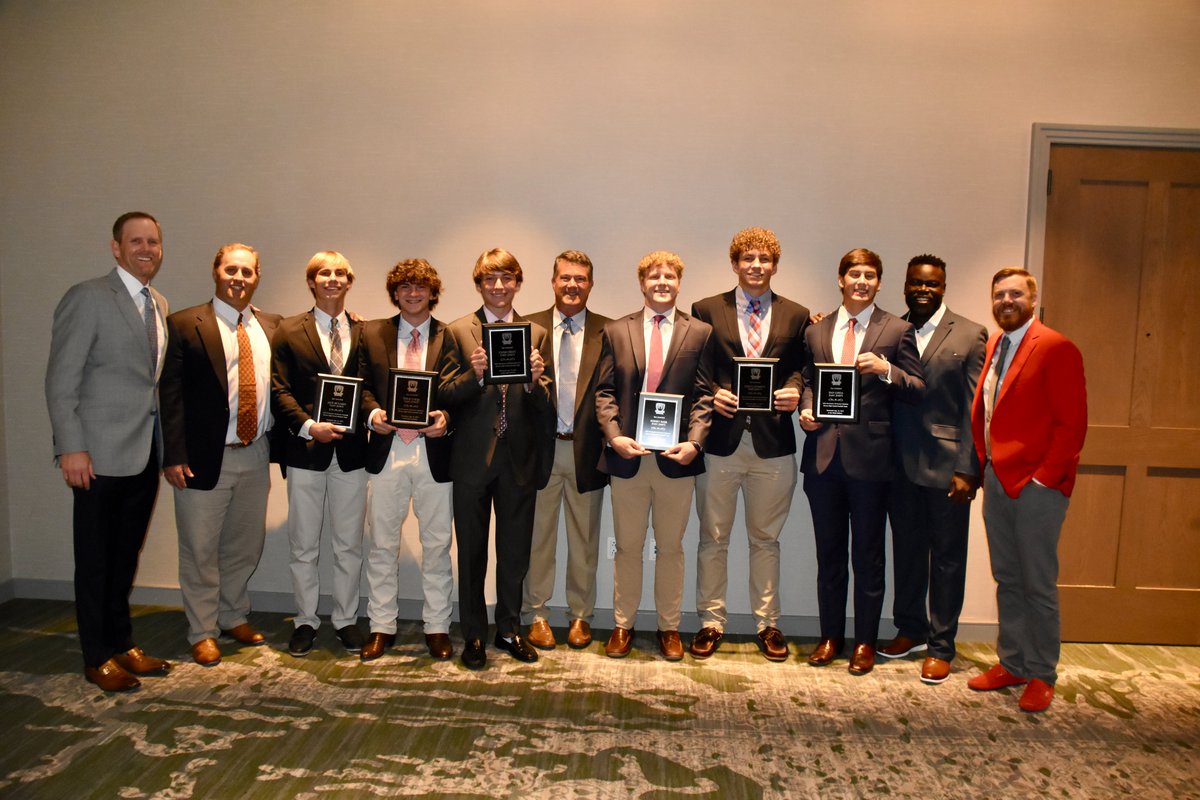 Coach_Veltri's tweet photo. Congrats! Earn being there at the end of the season! #FAMILY @stjohnsmavs @HoustonTDClub #GoMavs https://t.co/NfaSZ470f4