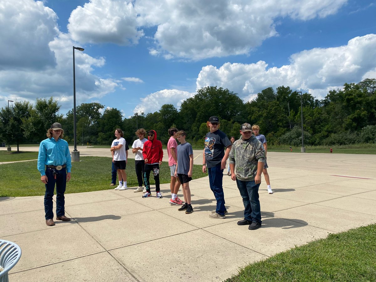 butzrl's tweet photo. @MariaKruger314’s geometry students spent the last couple days learning about perpendicular bisectors by becoming one themselves! Such a fun way to keep your kids engaged! #BeBrave #THSFamilyFirst #EducateandPrepare https://t.co/1FMqQtH2SZ