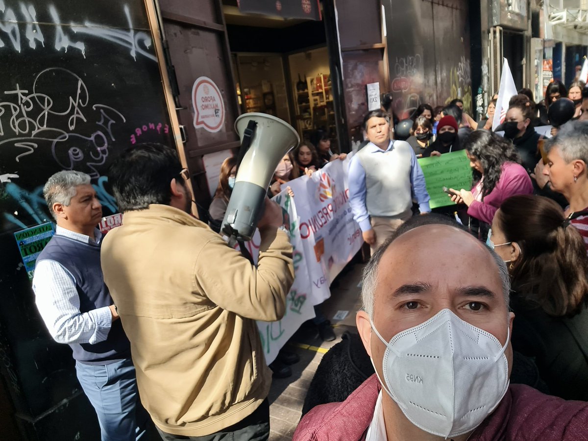 pvenegas2's tweet photo. Apoyando 3día de huelga PREUNIC,familia YARUR,hace 15 años $300 pesos diarios,$1400 locomoción,incremento de $1000 desueldo y le quitaron los bonos por comision.JUSTICIA SOCIAL lo que no quieren estos empresarios mezquinos,avaros!! @MinjuDDHH @MintrabChile @Cutchile @WalmartSil https://t.co/1Pnh4Kvdsf