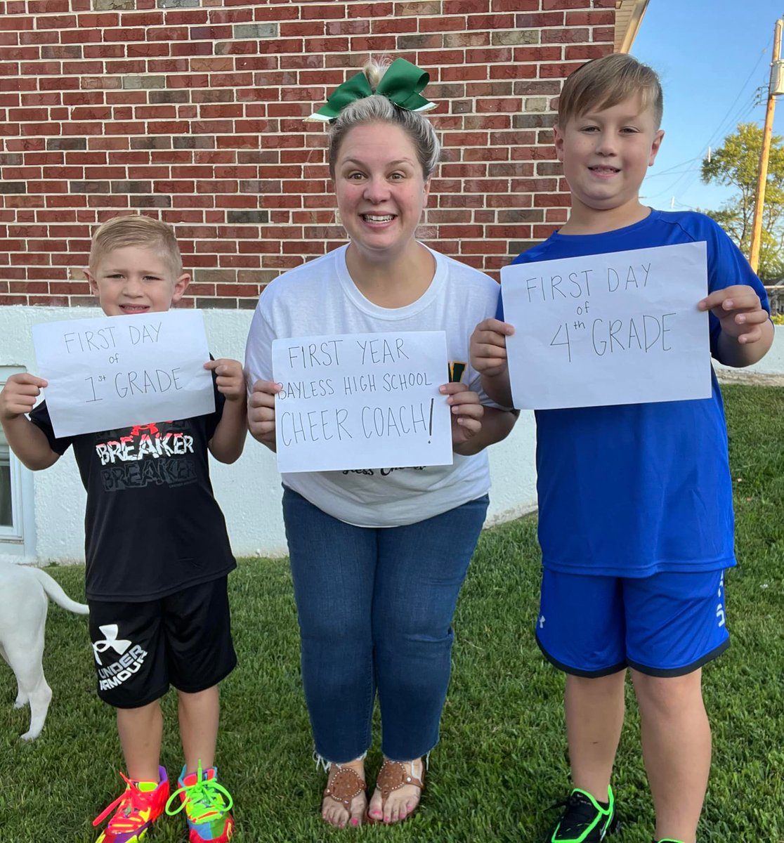 BaylessSchools's tweet photo. #BronchosFirstDay, from the Bayless Community's view. Thanks to everyone that participated! https://t.co/EaYvFAulAF