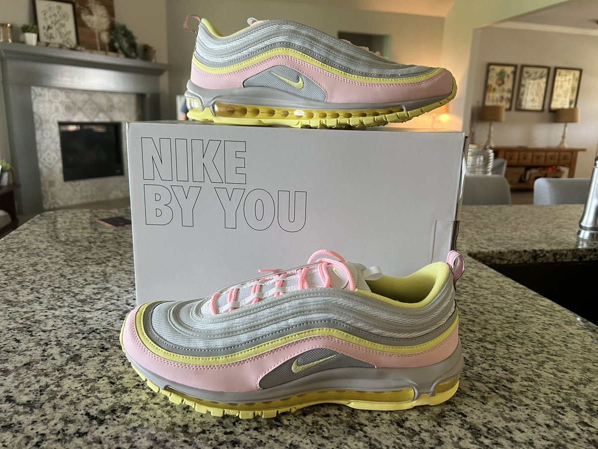 CoachMattMcLeod's tweet image. Absolutely LOVE my @Nike ID Air Maxes that came in today! 🔥🔥🔥 #IHaveAProblem #AirMaxAddict 👟😂 

@AirMaxDay