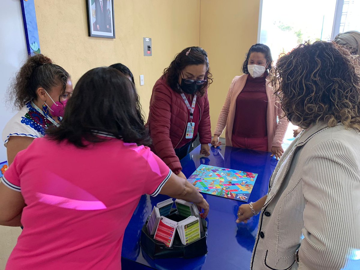 2706Laura's tweet photo. Las docentes del JN José María Velasco CCT 15EJN3885R observa propósitos de la Estrategia Curricular en Igualdad de Género y busca apropiarse de ellos mediante el juego entre docentes.  #CTE #IgualdadDeGéneroEdoméx @TinocoGRogelio @geramonro05 @SEB_Edomex https://t.co/4pyR43ejjp