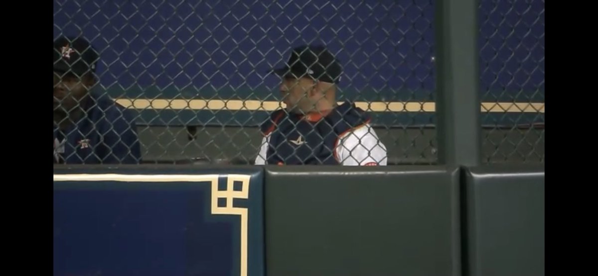 DadAstros's tweet photo. My favorite glove doctor to the rescue last night.#dr85 #drbracamonte @bracamonte85 https://t.co/bUMkPq7XwK