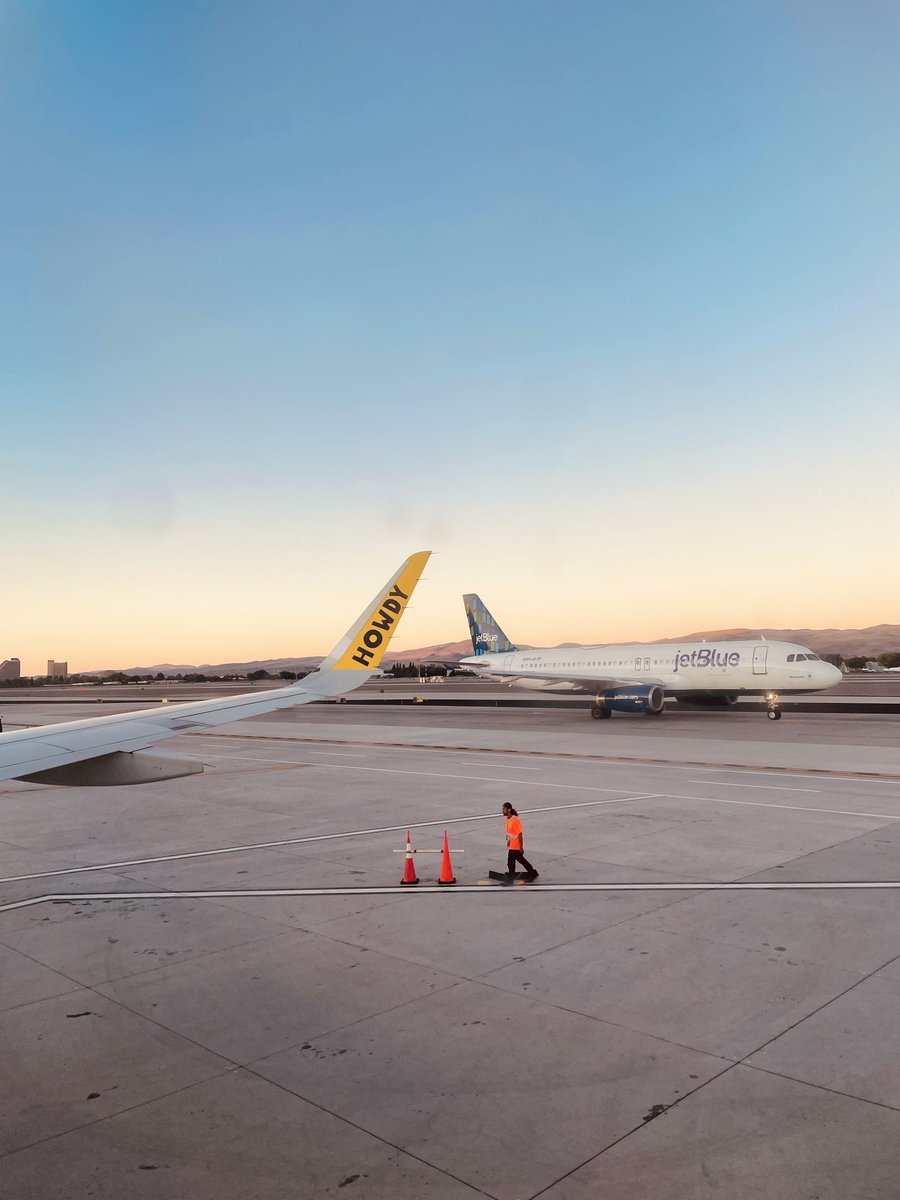 AshaAndrews's tweet photo. Howdy there, meet your new boss 😊#laketahoe #spiritjetblue #aviation https://t.co/MkF2PP9HAv