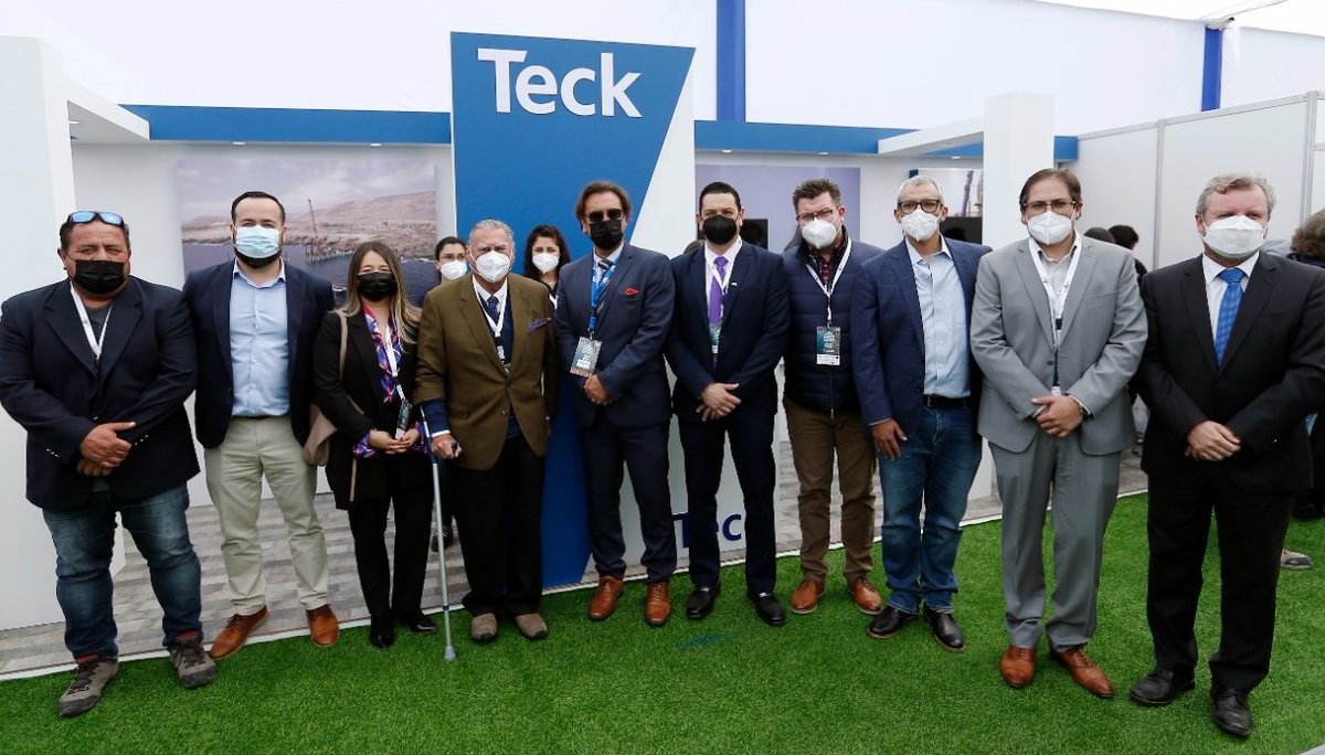 TeckChile's tweet photo. Participamos en distintas actividades de #CIMIT2022. En un seminario, compartimos sobre el compromiso de #TeckQB con el desarrollo social de Tarapacá y estaremos hasta mañana en la feria laboral #YoContratoLocal, donde puedes ir a nuestro stand en la Plaza 21 de Mayo de Iquique. https://t.co/Frjtdlpndo