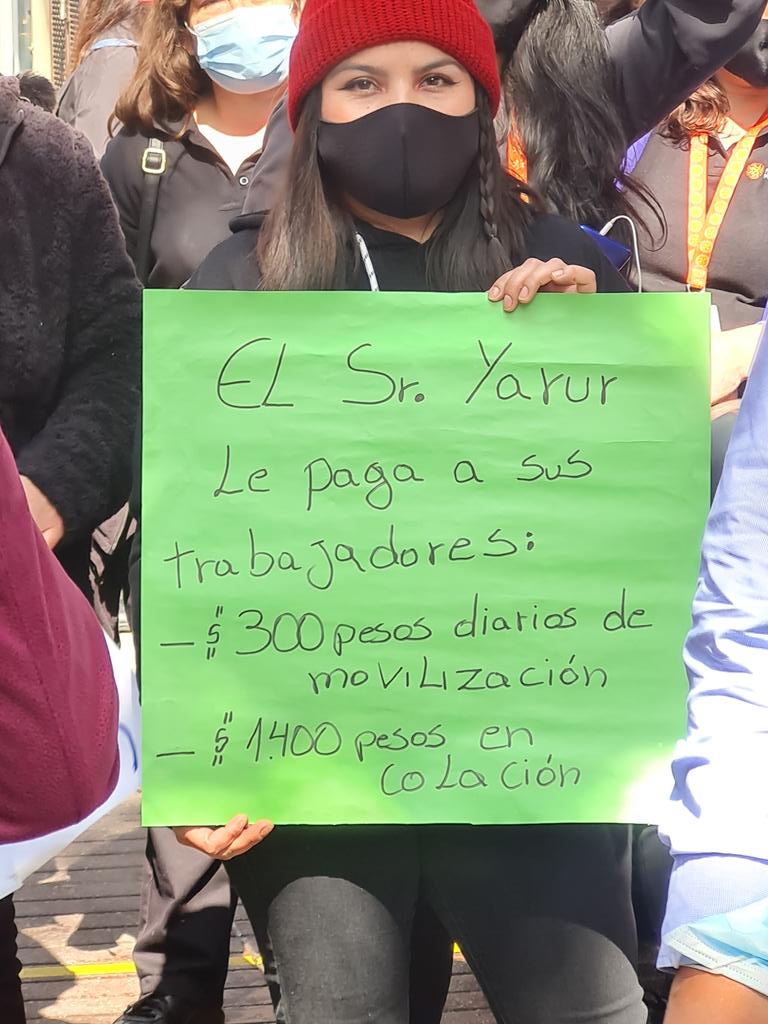 pvenegas2's tweet photo. Apoyando 3día de huelga PREUNIC,familia YARUR,hace 15 años $300 pesos diarios,$1400 locomoción,incremento de $1000 desueldo y le quitaron los bonos por comision.JUSTICIA SOCIAL lo que no quieren estos empresarios mezquinos,avaros!! @MinjuDDHH @MintrabChile @Cutchile @WalmartSil https://t.co/1Pnh4Kvdsf