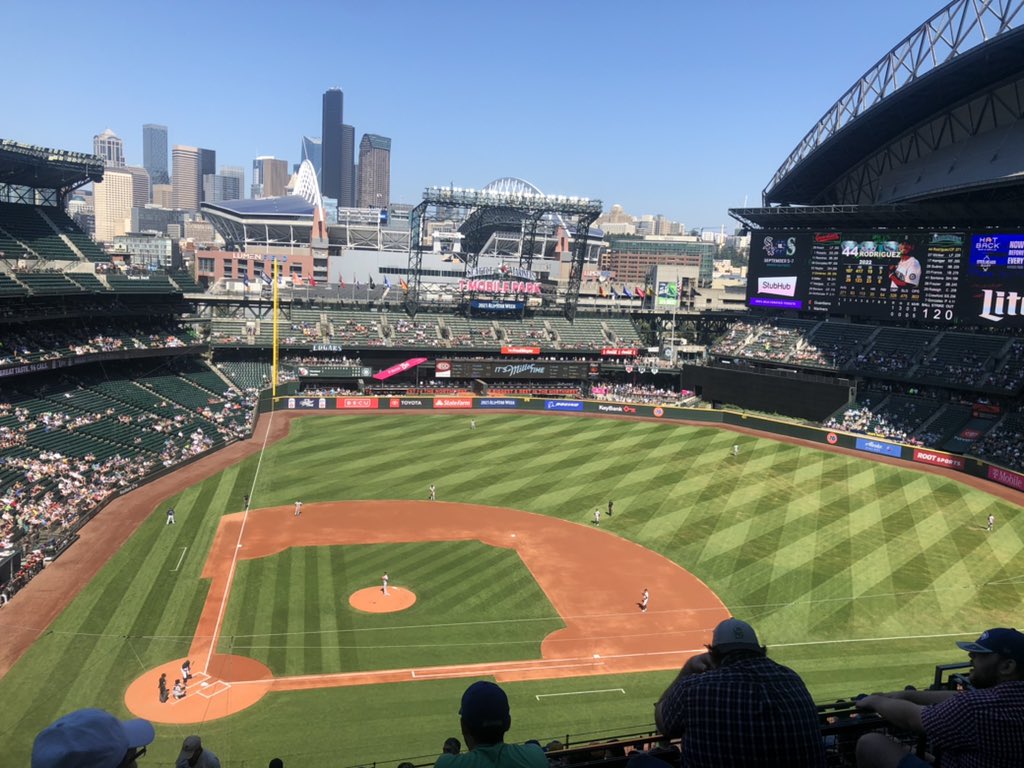RecruiterJenn1's tweet photo. Happy Friday Eve! Let’s go Mariners #Mariners @Mariners #homerun #letsgomariners #thisisforyoukelsey https://t.co/mXOrRATEco