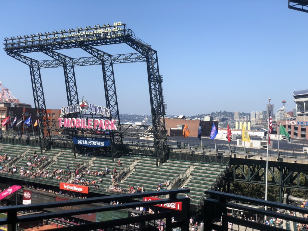 RecruiterJenn1's tweet photo. Happy Friday Eve! Let’s go Mariners #Mariners @Mariners #homerun #letsgomariners #thisisforyoukelsey https://t.co/mXOrRATEco