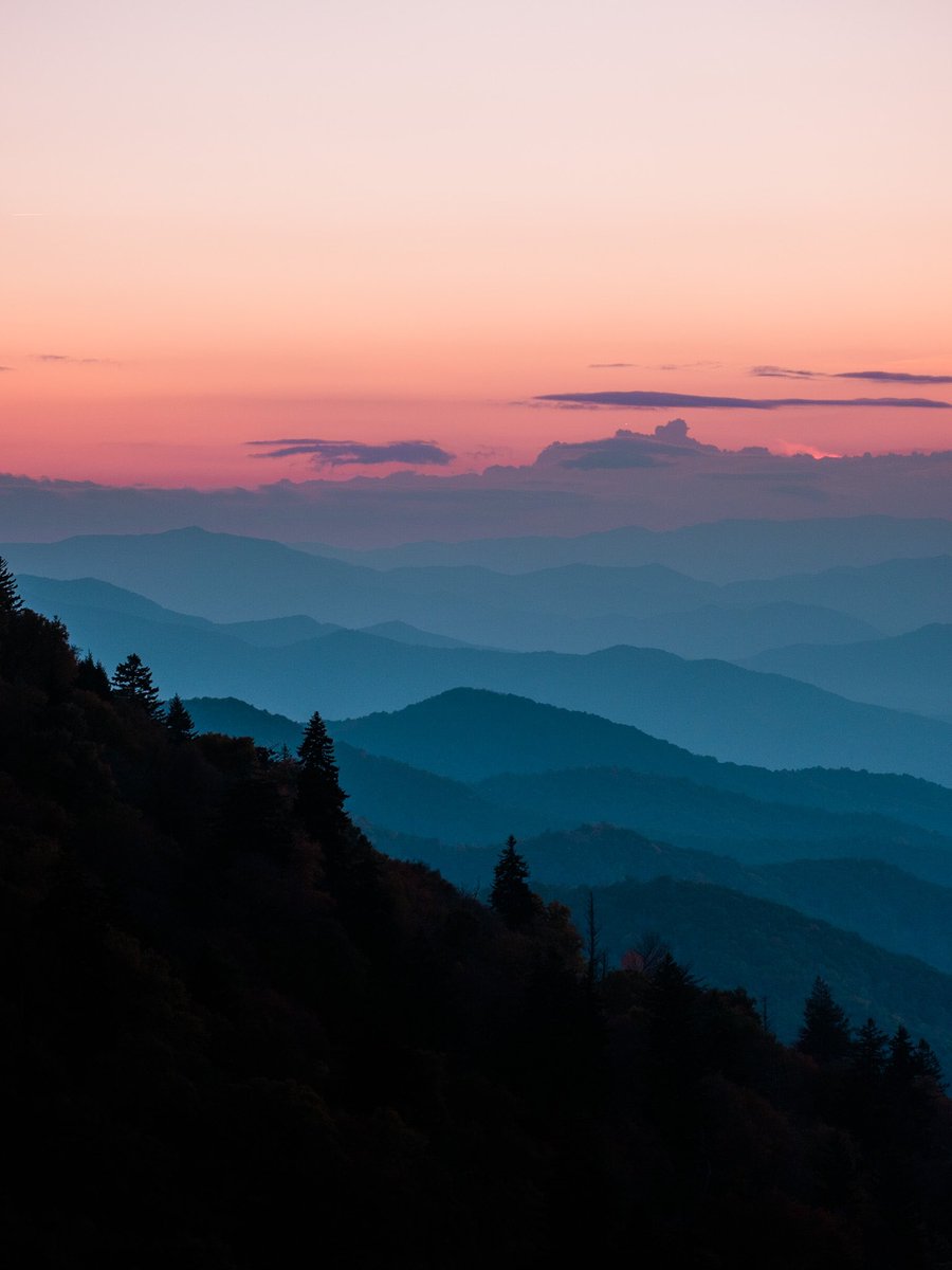 nev_in_color's tweet photo. blue hour in the mountains. https://t.co/mC82bQ8zEE