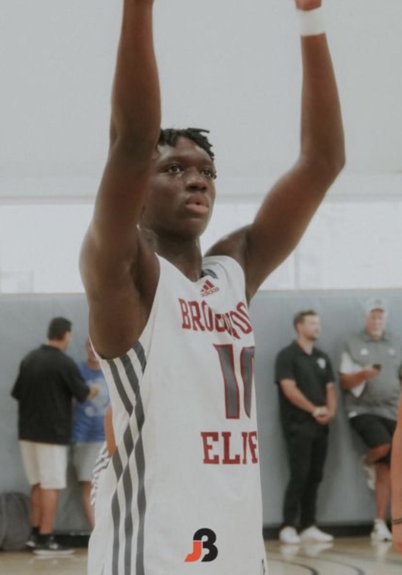rayaan_khan11's tweet photo. Yannis Bamba is a 6’6 Guard in the 
C/O ‘23. He’s a very talented two-way player excelling as both an on-ball, and an off-ball defender. Bamba is also very athletic and strong which allows him to excel as a finisher. In addition to all that, Yannis is also a capable shooter. https://t.co/bmF7ZcG2Y9