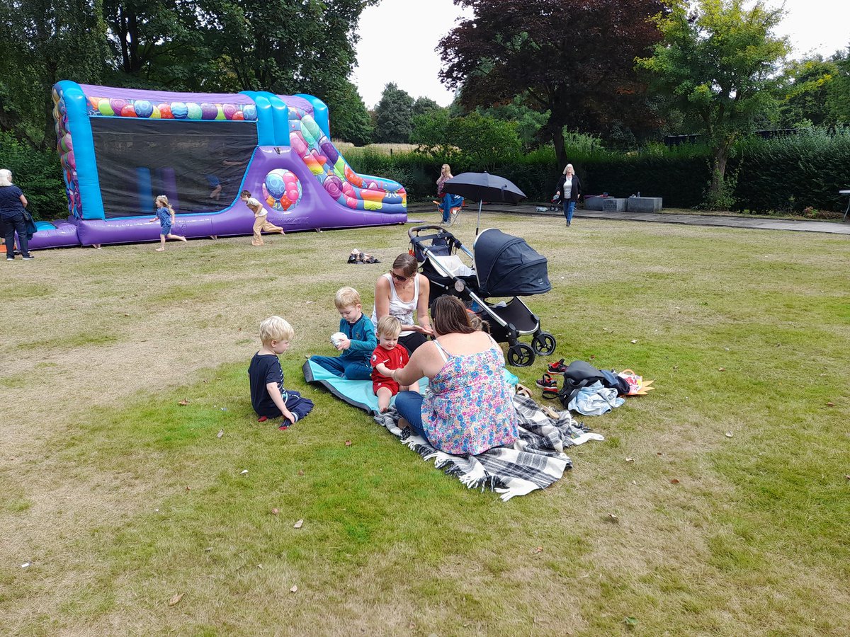 Week 6 of our free lunch &amp; activity sessions...400 people in our Town Centre Green Flag Park and another 407 uniform items recycled. #CommunityVolunteers
<a href="/Joburkegreengal/">Jo Burke</a> <a href="/pathelen10/">pat cook</a> <a href="/traceymurray99/">Tracey Murray</a> <a href="/TownPrescot/">Prescot Town Council</a> <a href="/b6rky/">Mark Burke</a> <a href="/Taviour/">Tay</a>