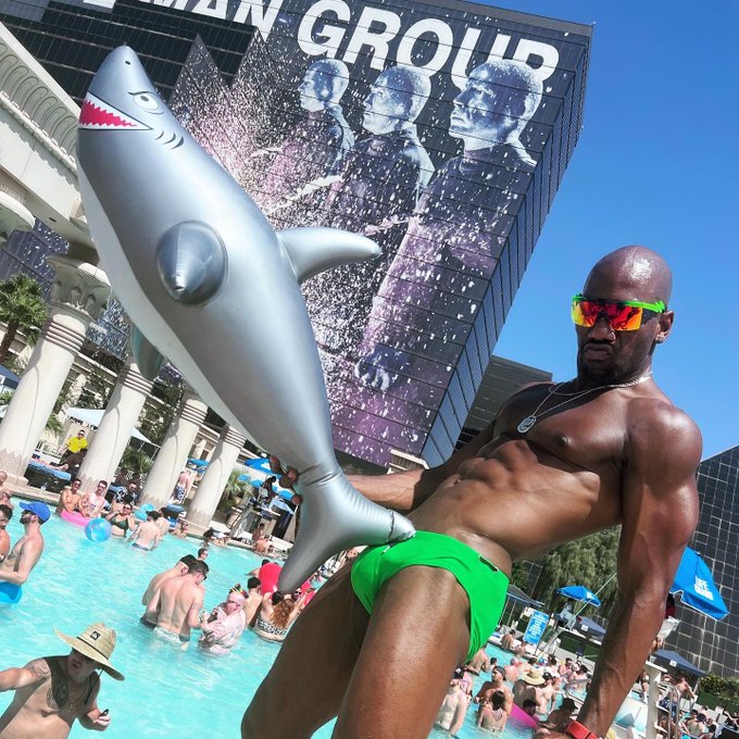 3 pic. Awesome Sunday Funday!! @TemptSundays @JohnnyMoonMan #willcstyles @eduardoLV Luxor Sundays! Super