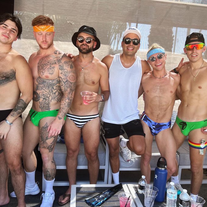 4 pic. Awesome Sunday Funday!! @TemptSundays @JohnnyMoonMan #willcstyles @eduardoLV Luxor Sundays! Super