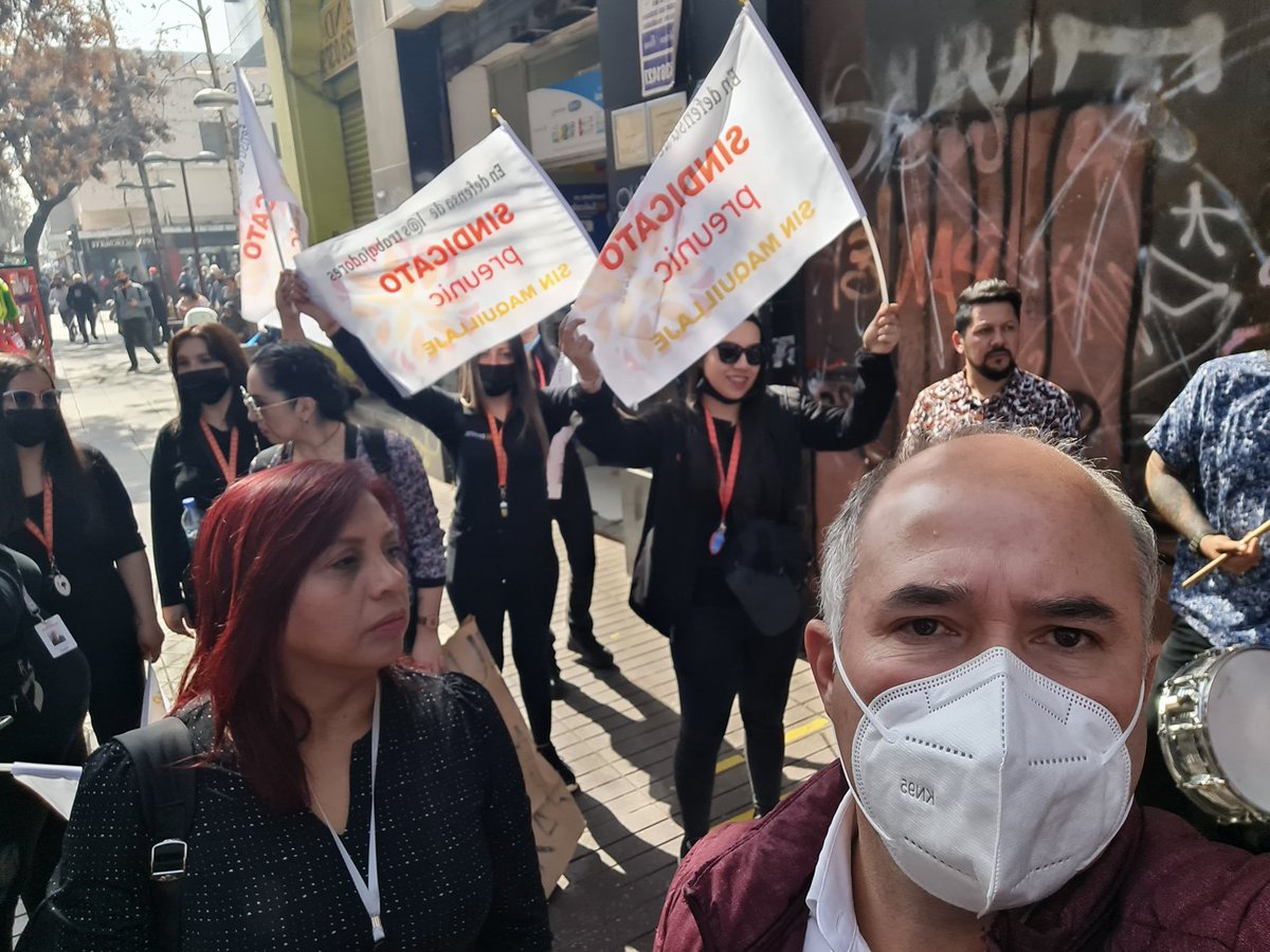 pvenegas2's tweet photo. Apoyando 3día de huelga PREUNIC,familia YARUR,hace 15 años $300 pesos diarios,$1400 locomoción,incremento de $1000 desueldo y le quitaron los bonos por comision.JUSTICIA SOCIAL lo que no quieren estos empresarios mezquinos,avaros!! @MinjuDDHH @MintrabChile @Cutchile @WalmartSil https://t.co/1Pnh4Kvdsf
